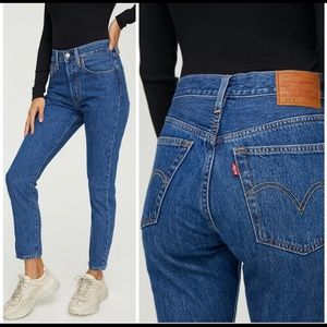 NWT LEVIS STRAIGHT LEG BLUE JEANS